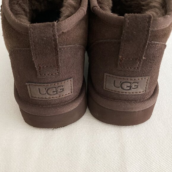 UGGS Classic Ultra Mini Boots in Chocolate Brown Size US 8 - Picture 2 of 3